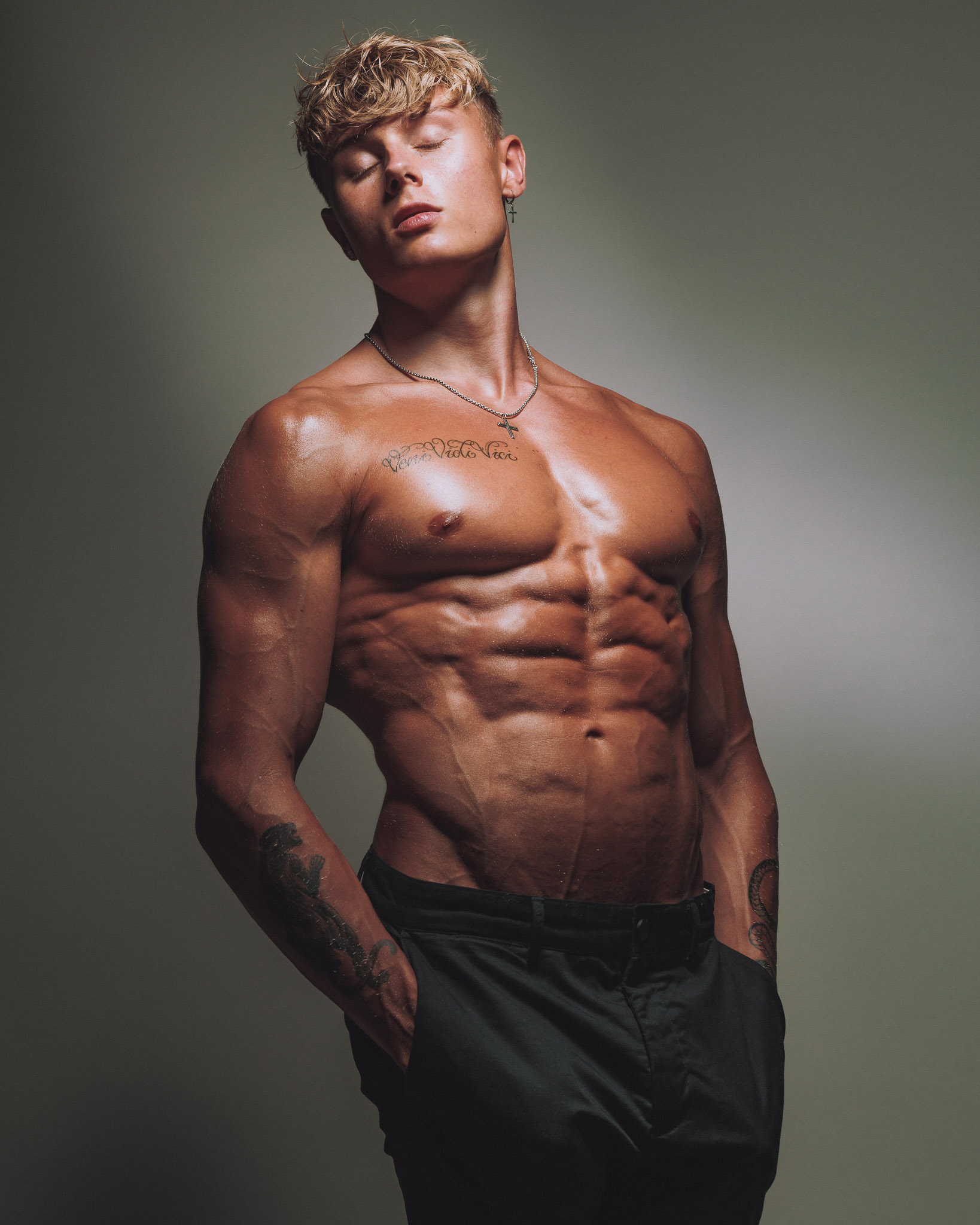 Elias by Alexander Store.