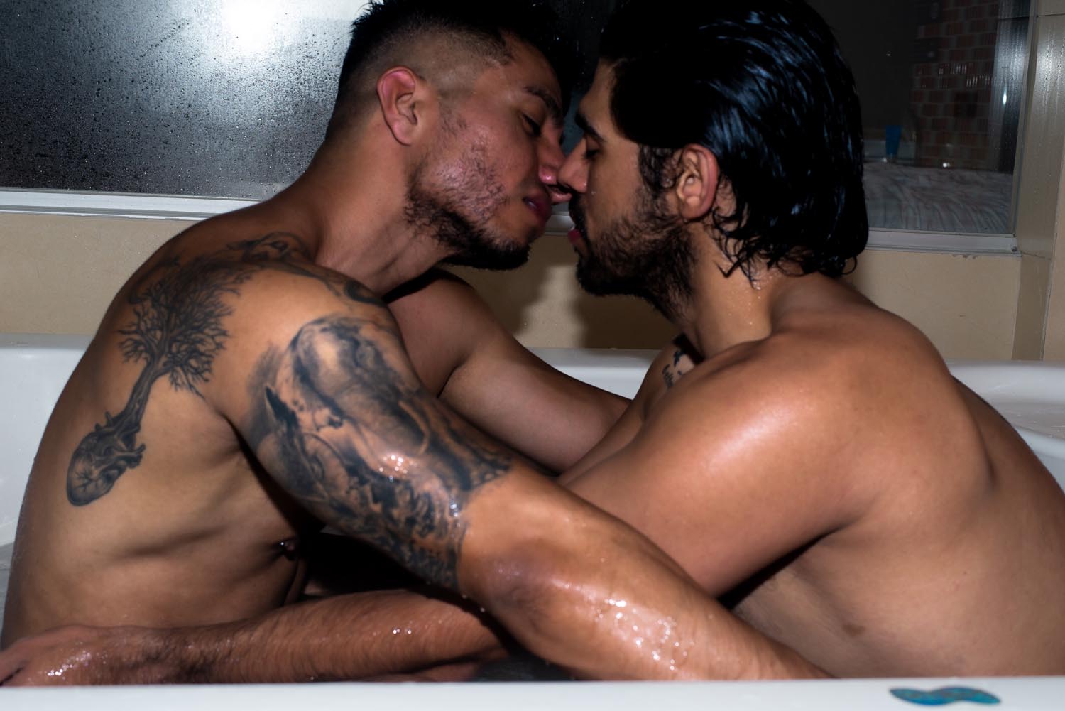 EXPLICIT CONTENT – «A TALE OF TWO BODIES» – Luis & Moi by Pielajena, part 2.