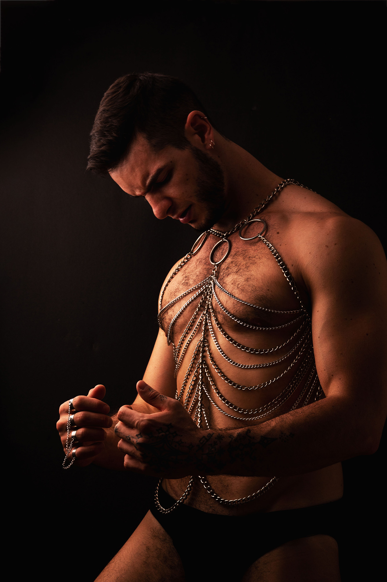 «CHAINS» – Rodrigo by Alberto Branca.
