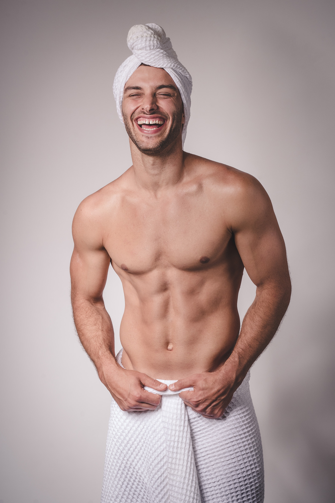 «TAKE COLD SHOWER» – Luis Hernández by Gustavo Rivero.