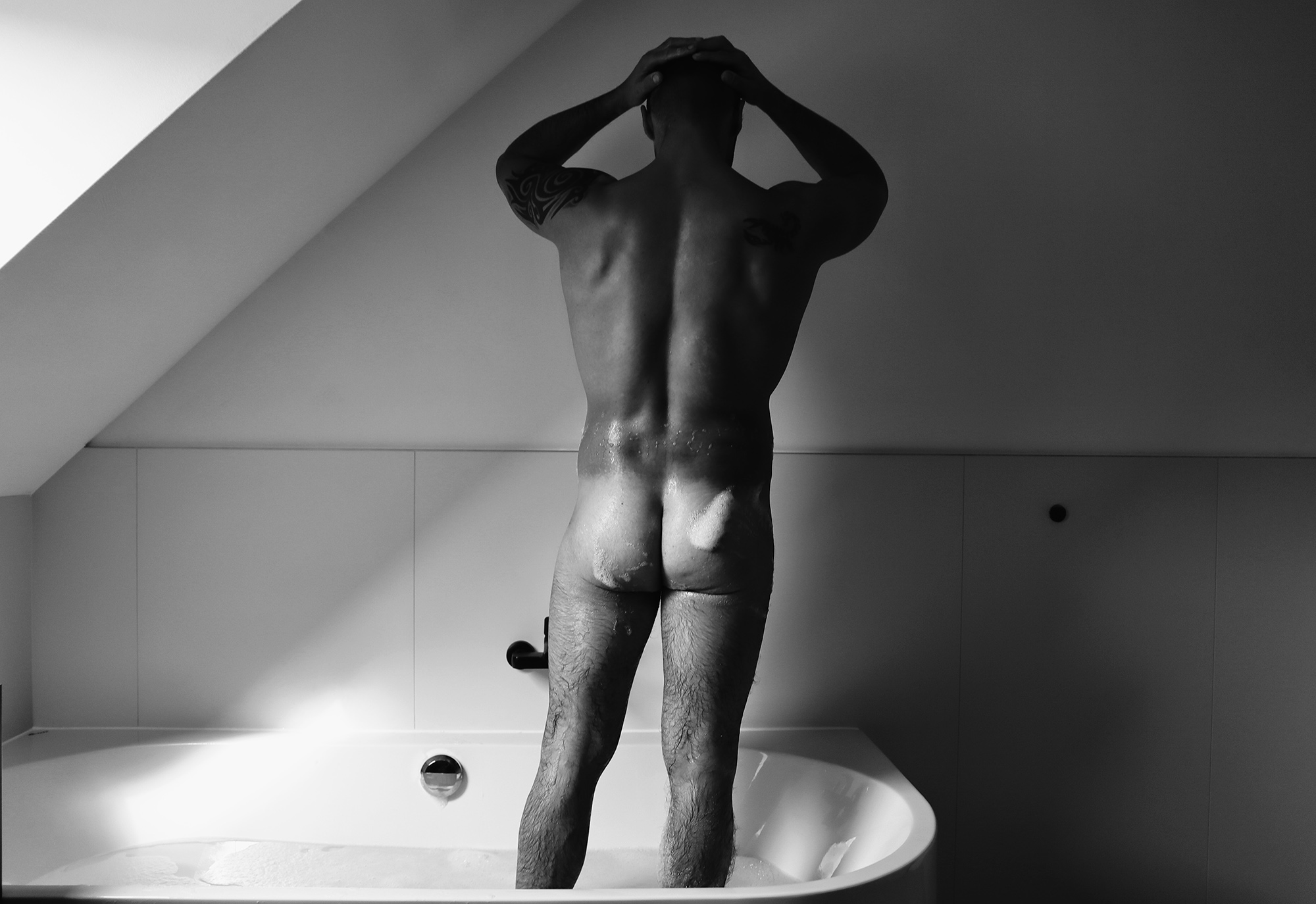 EXPLICIT CONTENT – «BOYS IN THE CITY» by P.C.P Fotografie.