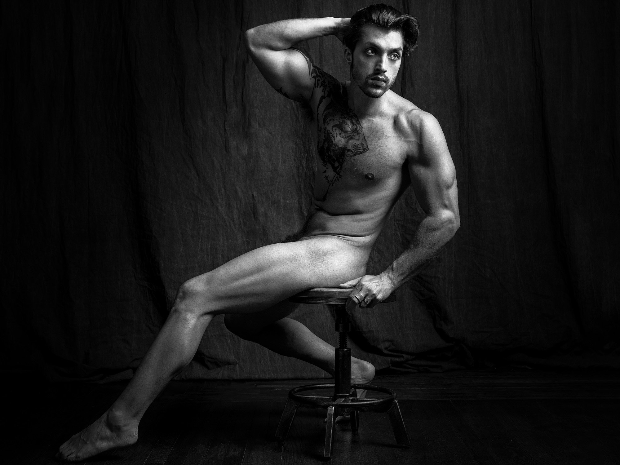 EXPLICIT CONTENT – «NAKED GUN» – DILLON THOMAS BY NEWLAND ARCHER.