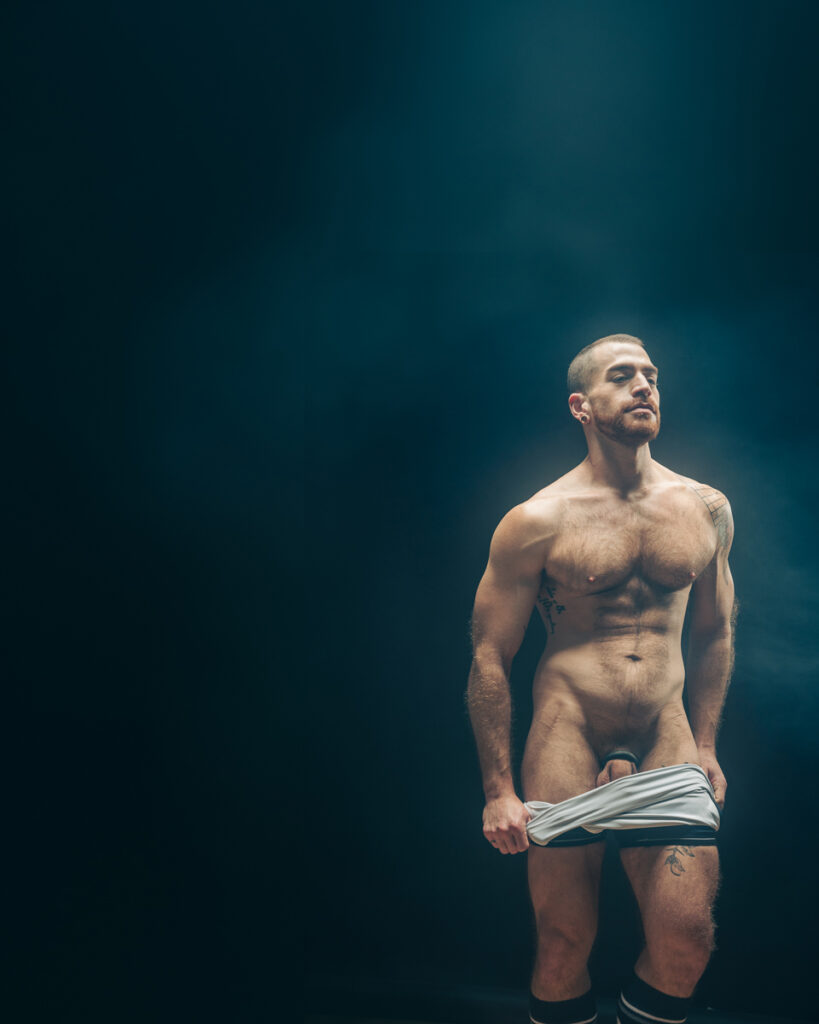 NSFW – Mo Ses by Tommy Wu.