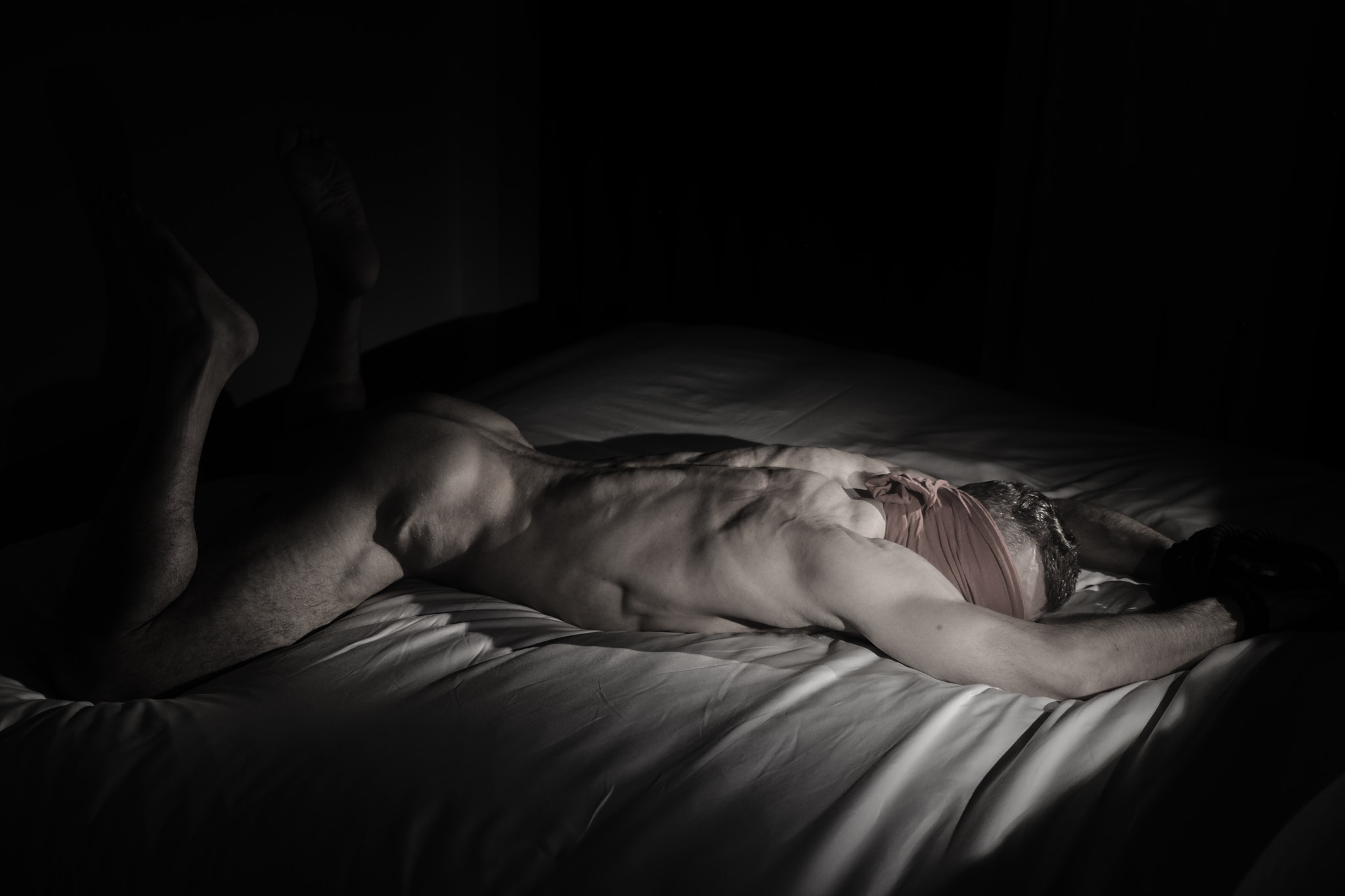 EXPLICIT CONTENT – «ONE NIGHT IN LONDON» – Lee by Justin Thai.