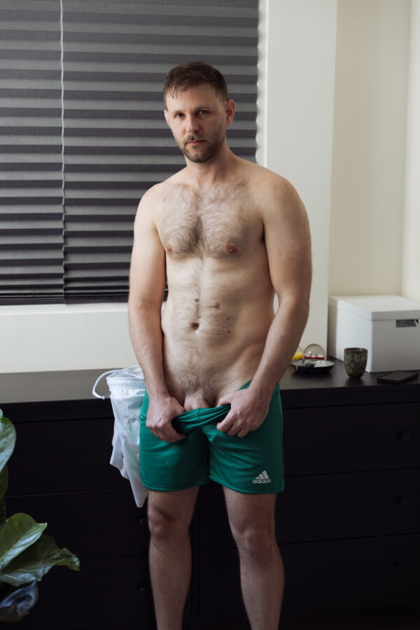 «GROUNDED: HOME IS WHERE YOU’RE NUDE» – Yair Shapira by Noi Arkobi.